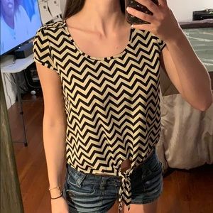 Pattern top with detail on shoulder